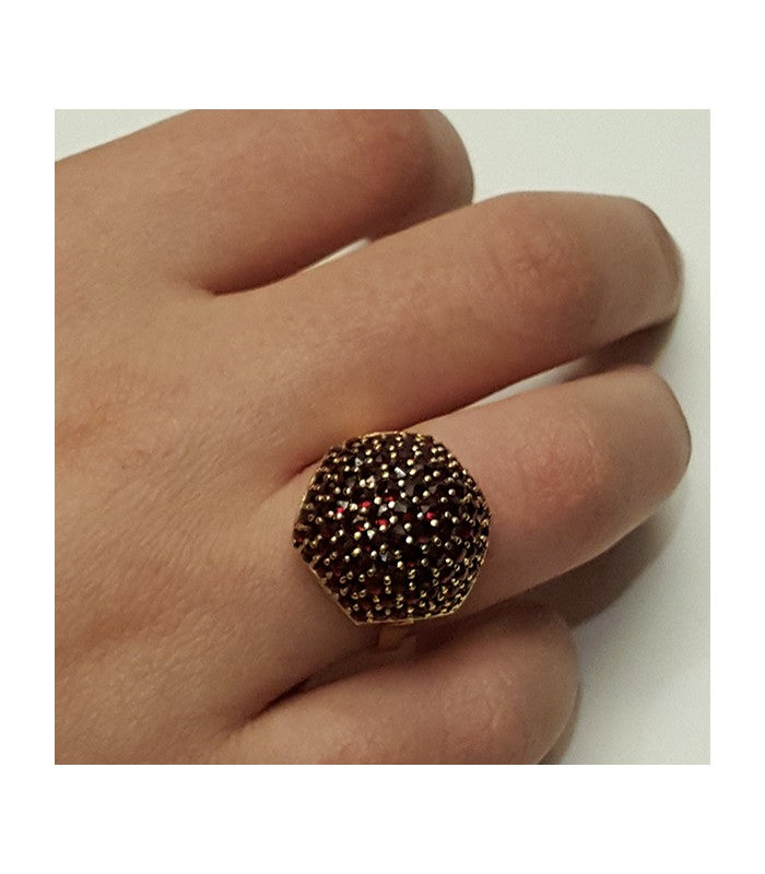 Bague grenat demi boule pavée